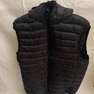 Sleevless Puffy Jacket